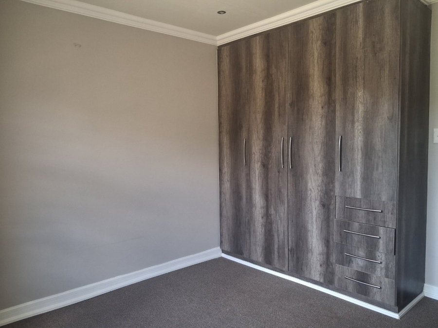 To Let 3 Bedroom Property for Rent in Hillside Free State